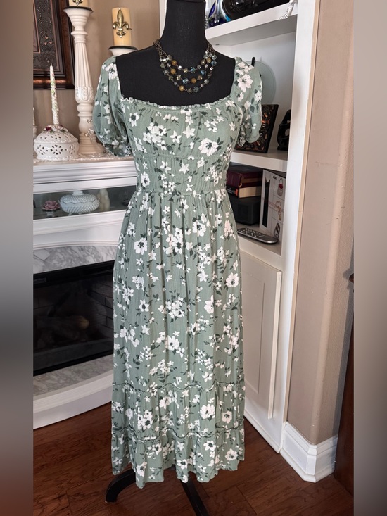 Hollister Dresses & Skirts - Hollister Sofia Sage Green Floral Dress